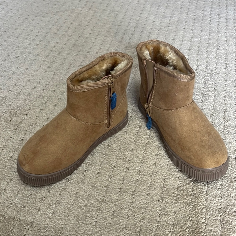 Cat and Jack Girls fuzzy winter boots, Toddler/Little Girl 11